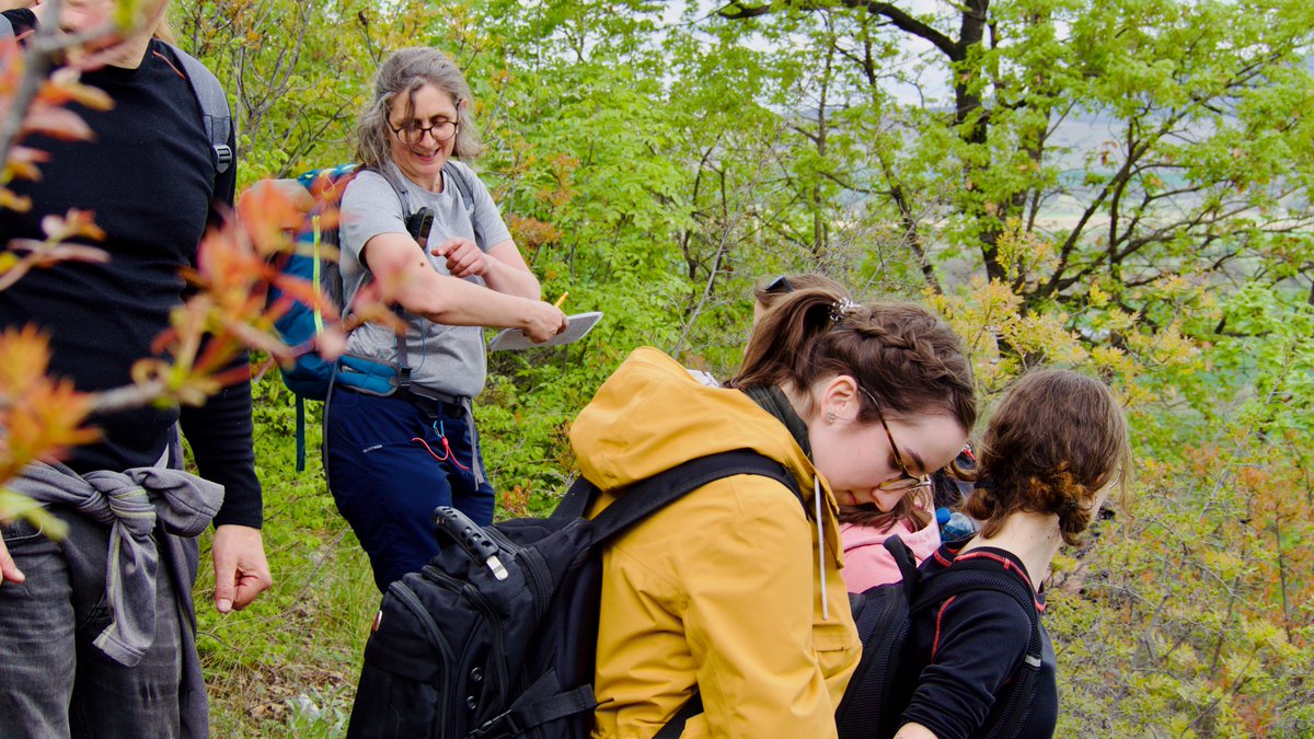 StefaniyaK2's tweet photo. Engaging with nature is always so powerful. Students and teachers enjoying the iNaturalist #Bioblitz as part of the #BioDATAGBIF course. Blissful sun, wonderful sightings and a lot of biodiversity data. https://t.co/Yz0cUWu0A4