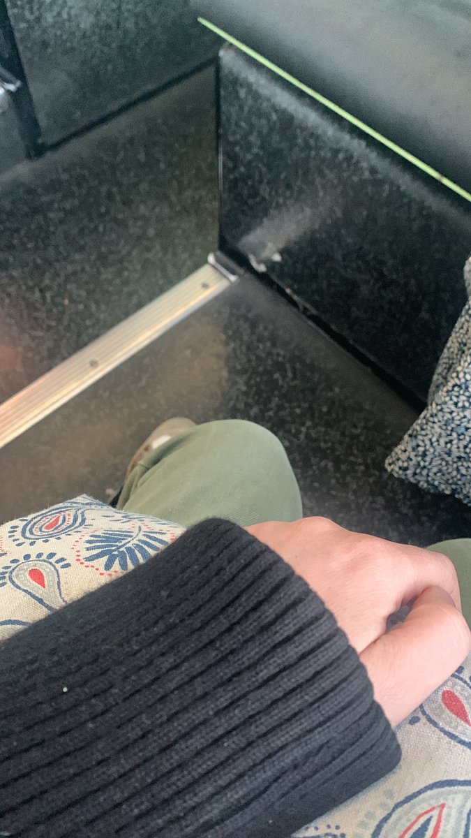 sandro0034's tweet photo. rentrer en tram aprés 3 entrées et une sortie cette nuit 😴😴😴😴😴 #teamrea https://t.co/zTki16Gmm5