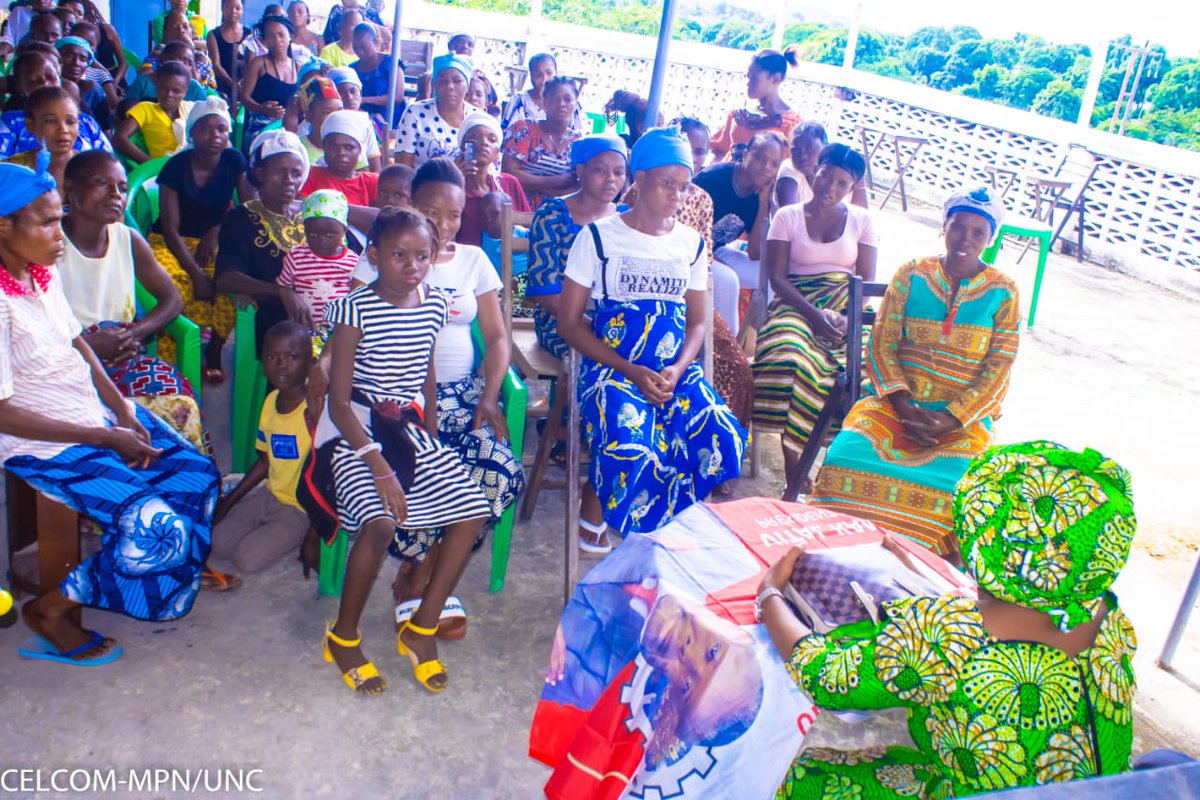 KandaDaniel's tweet photo. UNC-MPN, Mobilisation et Propagande Nationale
Kongo Central, le 17 Avril 2023
Le bal était ouvert dans la cité de #Kindamba où elle a remis des pagnes à plus de 200 femmes, puis s'en est suivi l'étape de la cité de #Shell où une multitude des femmes ont reçu des pagnes. https://t.co/mPJds8Z95R