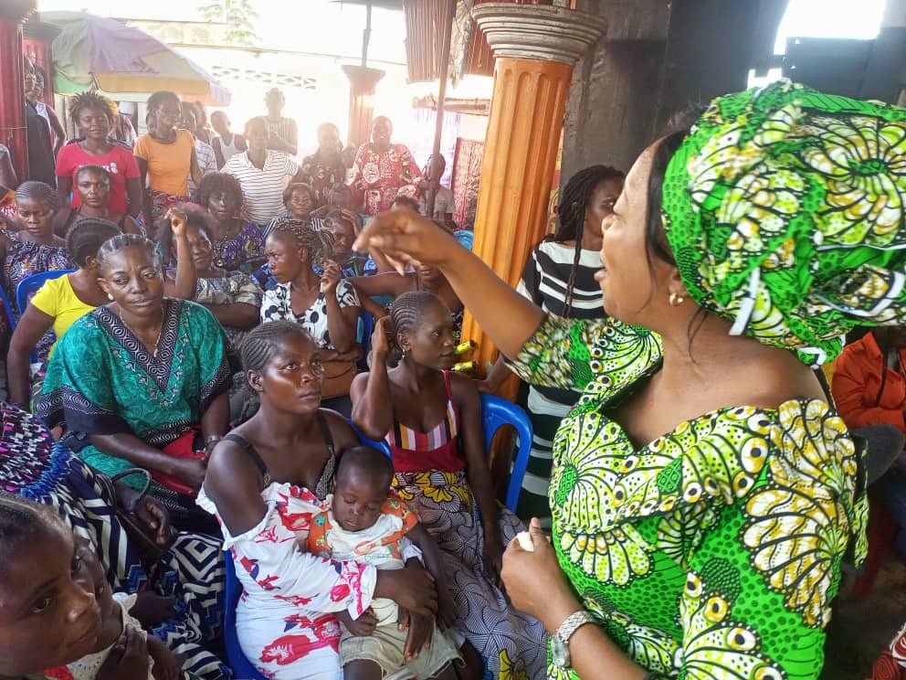 KandaDaniel's tweet photo. UNC-MPN, Mobilisation et Propagande Nationale
Kongo Central, le 17 Avril 2023
Le bal était ouvert dans la cité de #Kindamba où elle a remis des pagnes à plus de 200 femmes, puis s'en est suivi l'étape de la cité de #Shell où une multitude des femmes ont reçu des pagnes. https://t.co/mPJds8Z95R