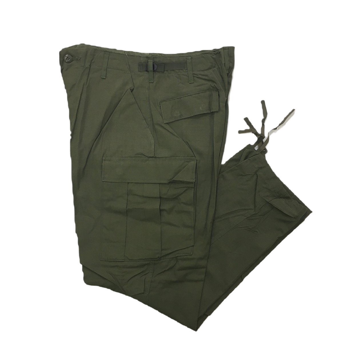 usjunkmarket's tweet photo. ▶︎▶︎ Restock ◀︎◀︎

US Army Jungle fatigue 6p pants(deadstock)

欠品していたミリタリーパンツの再入荷です🙌
ミリタリーパンツの中でもオーソドックな型で、余計なものを削ぎ落としたミニマムなデザインは完成された美しさがあり、熱帯地域用のリップストップ生地が蒸し暑い夏にピッタリ! https://t.co/ucotYSyR4B