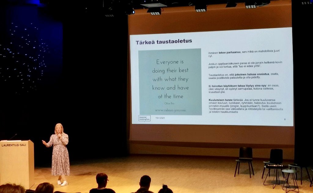 Upea #koulukunnossa-konferenssi Lohjalla. Paljon puhetta kouluun kiinnittymisestä, poissaolojen ennalta ehkäisystä, positiivisesta pedagogiikasta ja kaveritaidoista. Itse puhuin samoista aiheista ja vahvuusperustaisuudesta. Niin paljon positiivista palautetta, kiitollinen mieli!