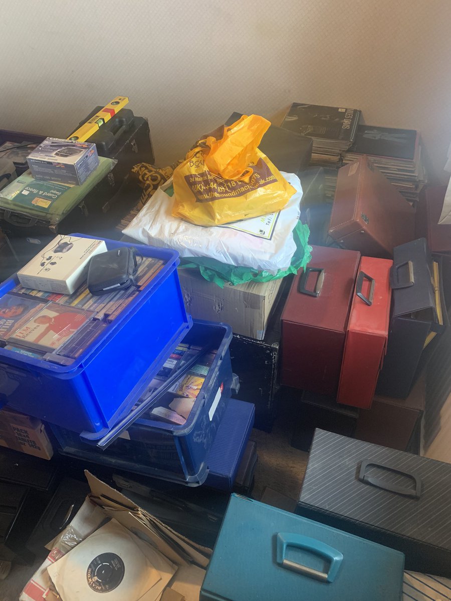 DubsDigs's tweet image. Bought a lot of records, tapes and CDs yesterday.
