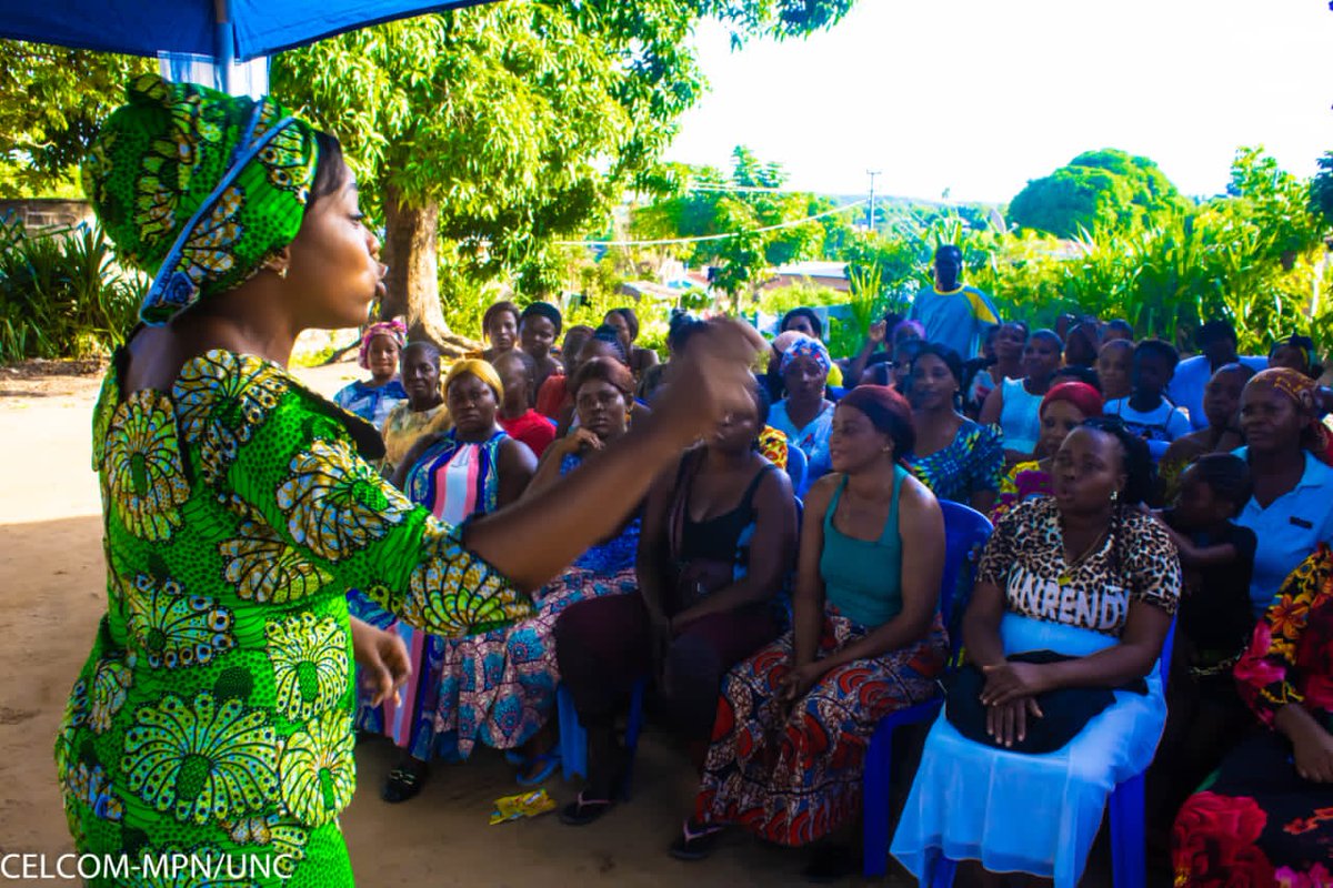 KandaDaniel's tweet photo. UNC-MPN, Mobilisation et Propagande Nationale
Kongo Central, le 17 Avril 2023
Le bal était ouvert dans la cité de #Kindamba où elle a remis des pagnes à plus de 200 femmes, puis s'en est suivi l'étape de la cité de #Shell où une multitude des femmes ont reçu des pagnes. https://t.co/xi2DL1d6wW
