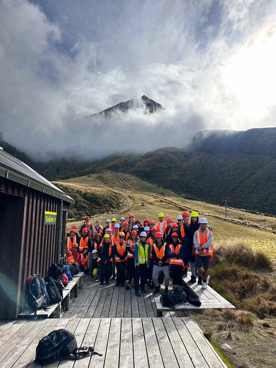 That’s a wrap for this year’s @EnvUoA 3rd year #earthscience field class. Our final day is spent mapping one the flanks of the majestic Mount Taranaki #volcano #NZ. Thank you to all who supported us and who took part in the class. We’ve had a blast!!