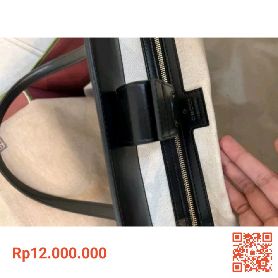 desta_auto's tweet photo. #GerhanaMatahariHibrida Lebaran Indonesia Sage Sakura The Moon Peluk Komnas HAM Kahitna #tasbranded #tasauthentic #tasori Gucci tote giant monogram embossed https://t.co/sPZLJF7tDI #ShopeeID https://t.co/H4RERq9Il2