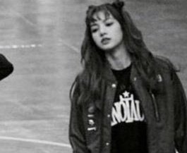 super_manoban's tweet photo. #LISA pre-debut photo 🖤 https://t.co/92Hd99LVs7