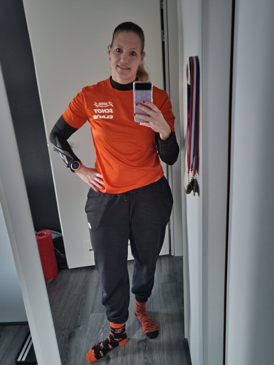 Sandra1985Z's tweet photo. Geoorloofd als zwerver voor de klas!๐ #koningsspelen #leerkracht #basisonderwijs #groep6 #sportenisgezond https://t.co/LjExDfD05B