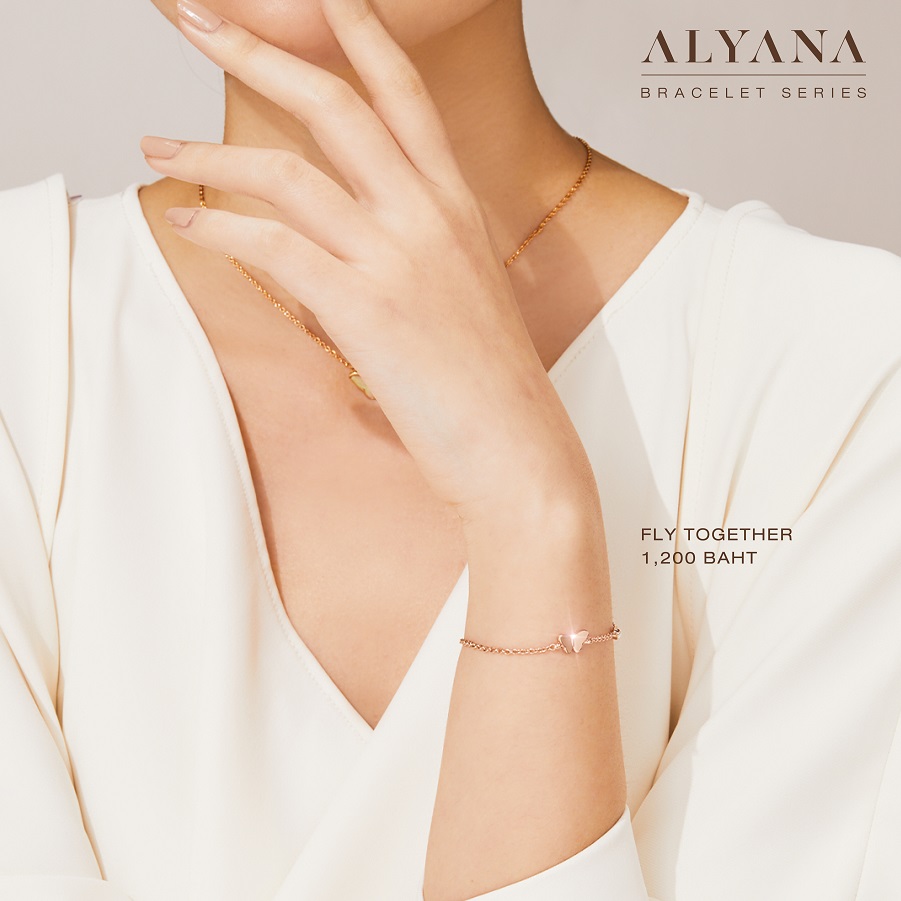 mcinemusic's tweet photo. “เป๊ก ผลิตโชค” ปล่อย ALYANA คอลเลกชันใหม่ เครื่องประดับ Limited Edition  “FLY ME TO THE MOON” และ “FLY TOGETHER” พร้อมให้จับจองกันเร็วๆนี้ https://t.co/bV6dlv6Yed ผ่าน @MCINE NEWS  - เอ็มซีน บันเทิง https://t.co/LVAfELYyTU
