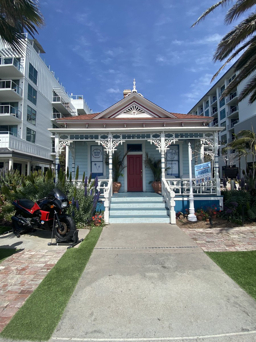 Fiona3866's tweet photo. So nice to see the Top Gun house no longer sitting in ruin and boarded up https://t.co/dxhgtJl4za