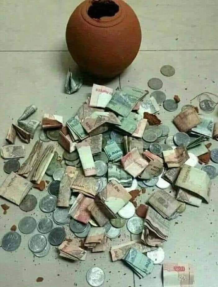 kadaipaneeeer's tweet photo. Bank balance of

10 y/o me                                21 y/o me https://t.co/AhDXqcVbas