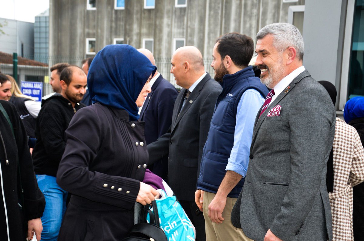 Cetin_Group's tweet photo. Büyük Çetin Group Ailesinin bayramını kutlar, nice bayramları birlikte karşılamayı dileriz.

@ETNAhmetcetin https://t.co/L27npeHsAF