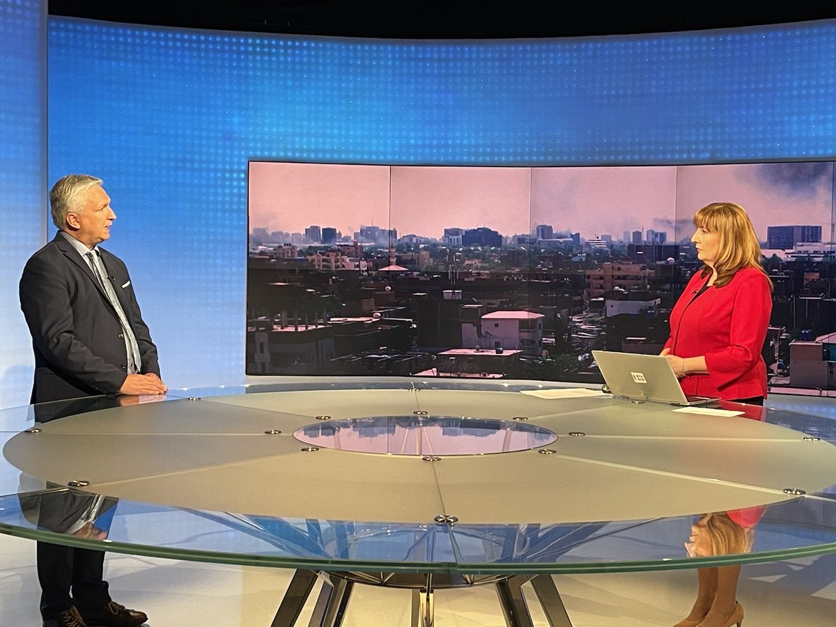 MZEZ_RS's tweet photo. Namestnik politične direktorice @MZEZ_RS Bogdan Batič, ki je 4 leta služboval v Sudanu, je bil včeraj gost v Odmevih na @RTV_Slovenija: “Prizadevati si moramo, da vlak tranzicije v Sudanu ne iztiri,” je povedal v pogovoru o trenutnih razmerah.

Več 👉 https://t.co/lGvCSN9ru0 https://t.co/1pkvIuGWHb