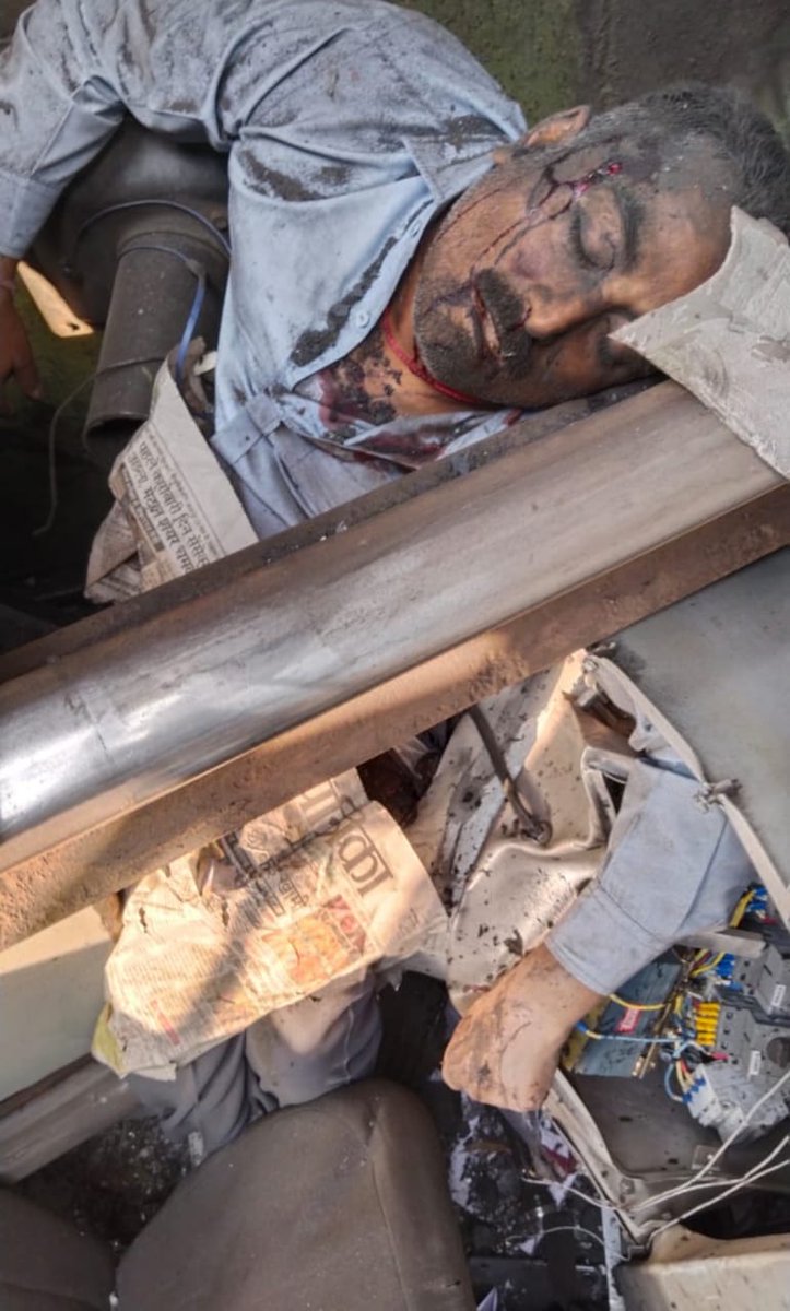 Sharma_Ravi09's tweet photo. 15 hours continue duty , and then Train Accident , please take cognizance of this accident and take appropriate action. @AshwiniVaishnaw
#ShahdolTrainAccident
#SinghpurRailwayStation
@IndianRailways  
@PMOIndia
@RailMinIndia
@humanrights1st
@HansrajMeena
@DrGauravGarg4 https://t.co/C6vipC6FtV