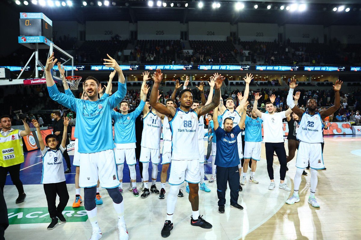 EuroCup’ta yarı finale yükselen Türk Telekom Basketbol'u tebrik ediyorum. 🇹🇷
#AnkaraBasketbolu