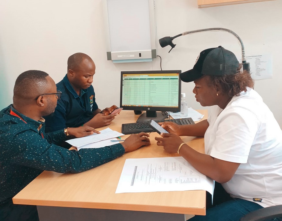 CDCTanzania's tweet photo. @CdcTanzania with @mdh_tanzania in collaboration with @wizara_afyatz supports monitoring and tracing new cases of #marburg in Kagera Region. CDC Tanzania is committed to making sure Tanzanians are safe and healthy.
#TukoPamoja #ZuiaMarburg #BegaKwaBega https://t.co/BDZc2GP55Z