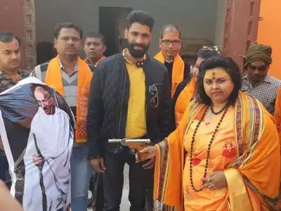 aruntwtz's tweet photo. @Geeta_Mohan Was Motor mouth of Geetha Mohan munching murukku when Hindu radicals celebrating assassins of Gandhi ? #GodiMedia #TyrantIndia #IndianFakeMedia https://t.co/rNo5PhEg7E