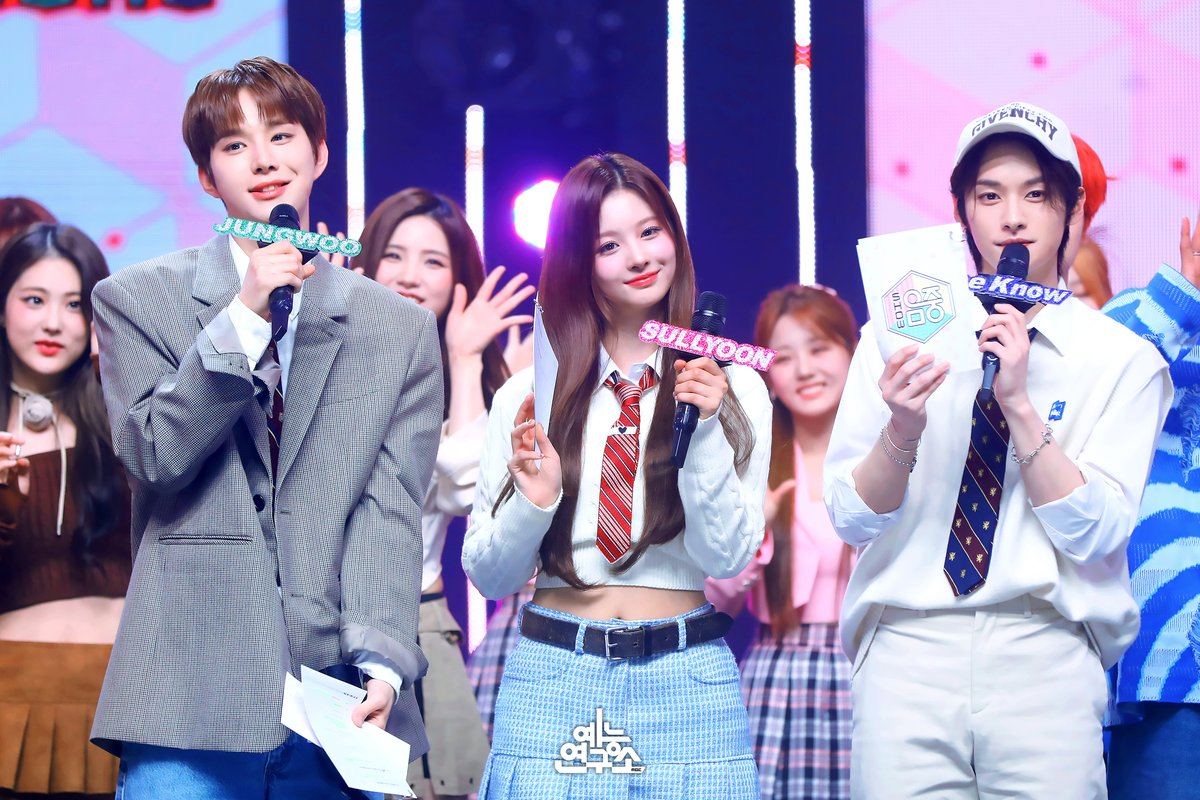 MBC_entertain's tweet photo. 💖사랑스러운 MC 설윤이 음중 가족이 된 걸 환영합니다💖
#쇼음악중심 내일 오후 3시 20분에 만나요! ( •ॢ◡-ॢ)-♡
230415 #쇼음악중심 #음중 #NCT #정우 #StrayKids #리노 #NMIXX #설윤 @NCTsmtown @Stray_Kids @NMIXX_official https://t.co/7hpRzDJivn
