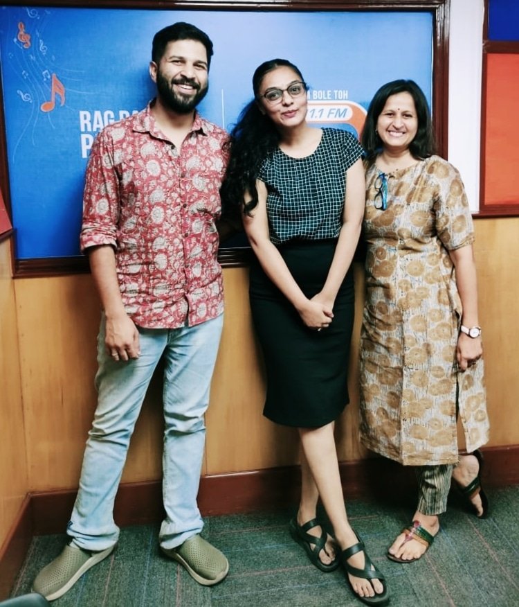 TejuRj's tweet photo. Catch Ishan kshirsagar and Vaishali Kulkarni Live today Talking about The lit Bug festival pune. https://t.co/nvwq5OcyKd