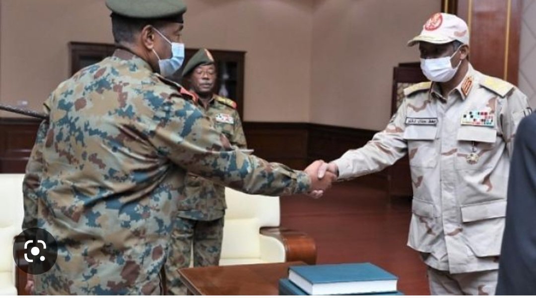 الحرب في السودان اليوم هي حرب جناحيّ المكوِّن العسكري بمحركات محلية و خارجية... أيّا كان المنتصر منهما فالخاسر هو شعب 
 السودان وقواته المسلحة..
#حرب_السودان