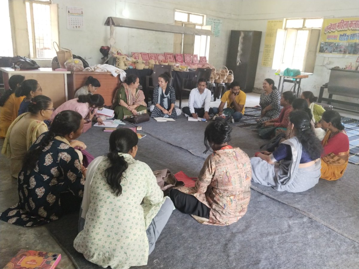 Khatima_RDUK's tweet photo. दिनांक 17 अप्रैल 2023 को कन्हैया महिला सीएलएफ न्याय पंचायत बिग्राबाग की मासिक बैठक हुई जिसमें सीआईएफ, लेन -देन एवं ब्याज की धनराशि जमा की गई। 
@basava_ias @BdoKhatima @nitikakh22 @REAPUSN @usncdo @SecyRDUK https://t.co/Rs3vAO8Ztg