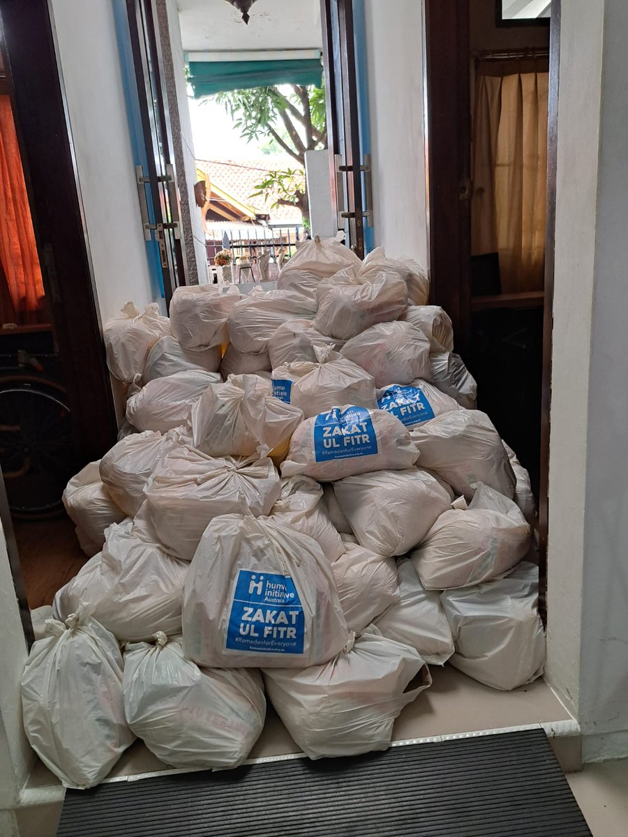 DppPpdi's tweet photo. Pendistribusian zakat fitrah 100 paket dan sembako 510 paket kepada Dewan Perwakilan Cabang PPDI Kota Tanggerang, Bekasi, Bogor, Depok, LPTKP,Porturin dan LKS Broto Kab. Bekasi kerjasama Human Initiative Australia dan PT. Paragon Technology and Innovation https://t.co/U8LtdogZfP