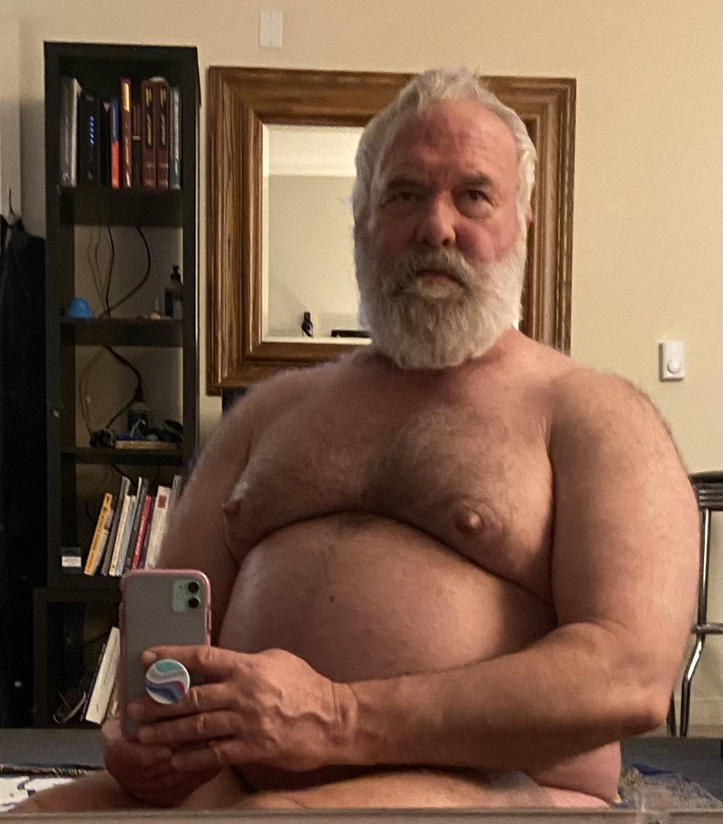 MusclemonkJim's tweet photo. @bluekumabox When you said to expect lots of big guys being drawn here, I assumed you meant drawn as in pulled or attracted. Like me! https://t.co/Q4OF32YE0u