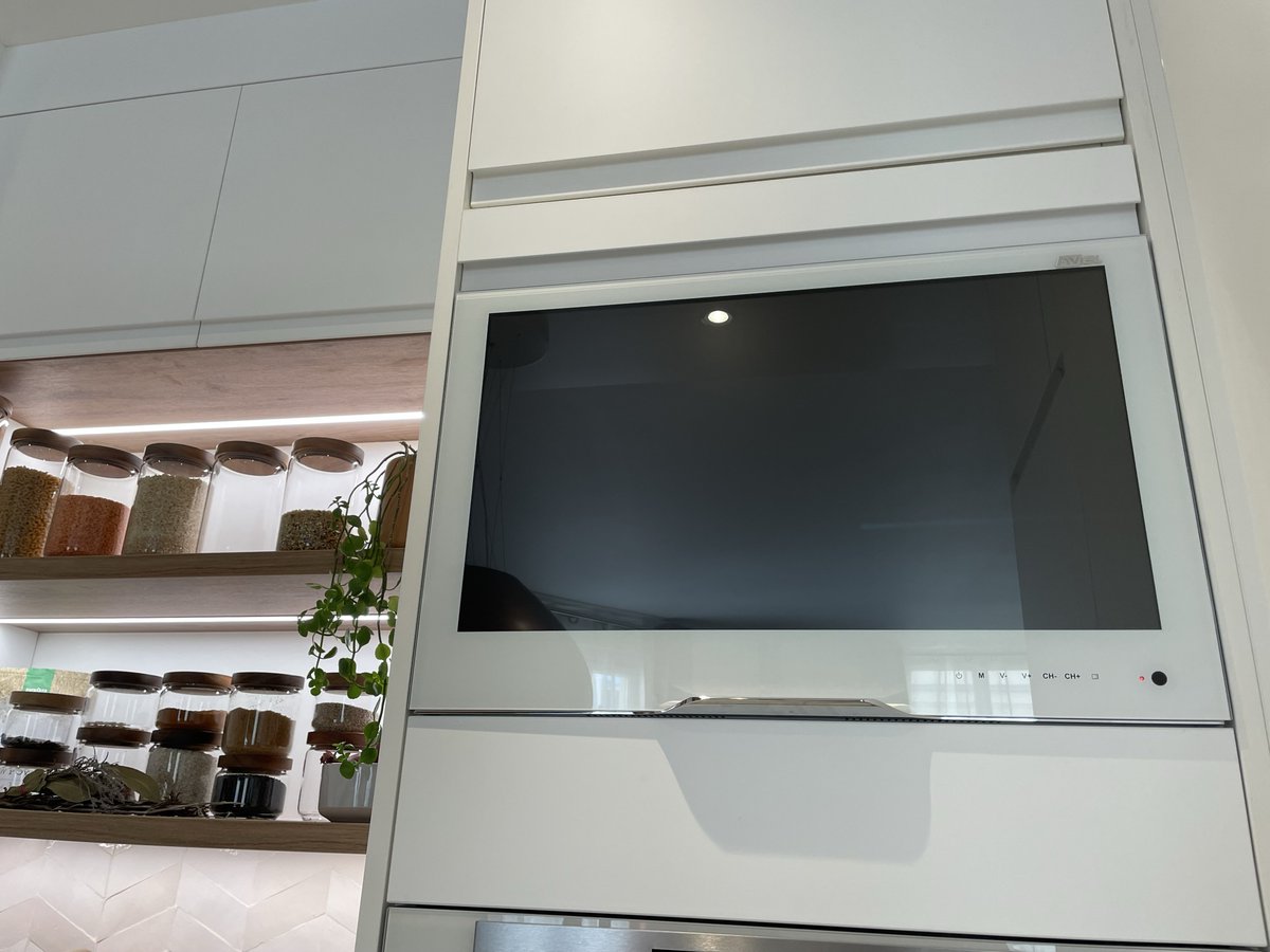 avel_tvs's tweet photo. Pictures of AVS240WS shared by customers. TV makes life interesting. #avel https://t.co/uDTwholBXO #waterprooftv #bathroom #bathroomtv #kitchentv #kitchen #mirrortv #mirrortvs #showertv #bathtv #tvinmirror #tvinmirrorbathroom https://t.co/u5UbRIUkpV