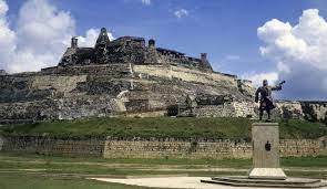 Dario_Madrid_F's tweet photo. Hoy hace 282 años que los ingleses trataron de hacerse con el castillo de San Felipe, la principal fortaleza que defendía Cartagena de Indias donde Blas de Lezo, junto con otros 4.000 españoles, logró derrotar a una flota inglesa de 180 barcos con 30.000 hombres a bordo. (Sigue) https://t.co/AsJuKanBvO