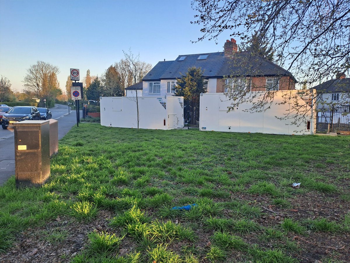 EuanSmith2's tweet photo. Surely there is somewhere better to put the welfare facilities for A316 railway bridge repairs than right outside houses @TfL ? https://t.co/COycFUgDBz