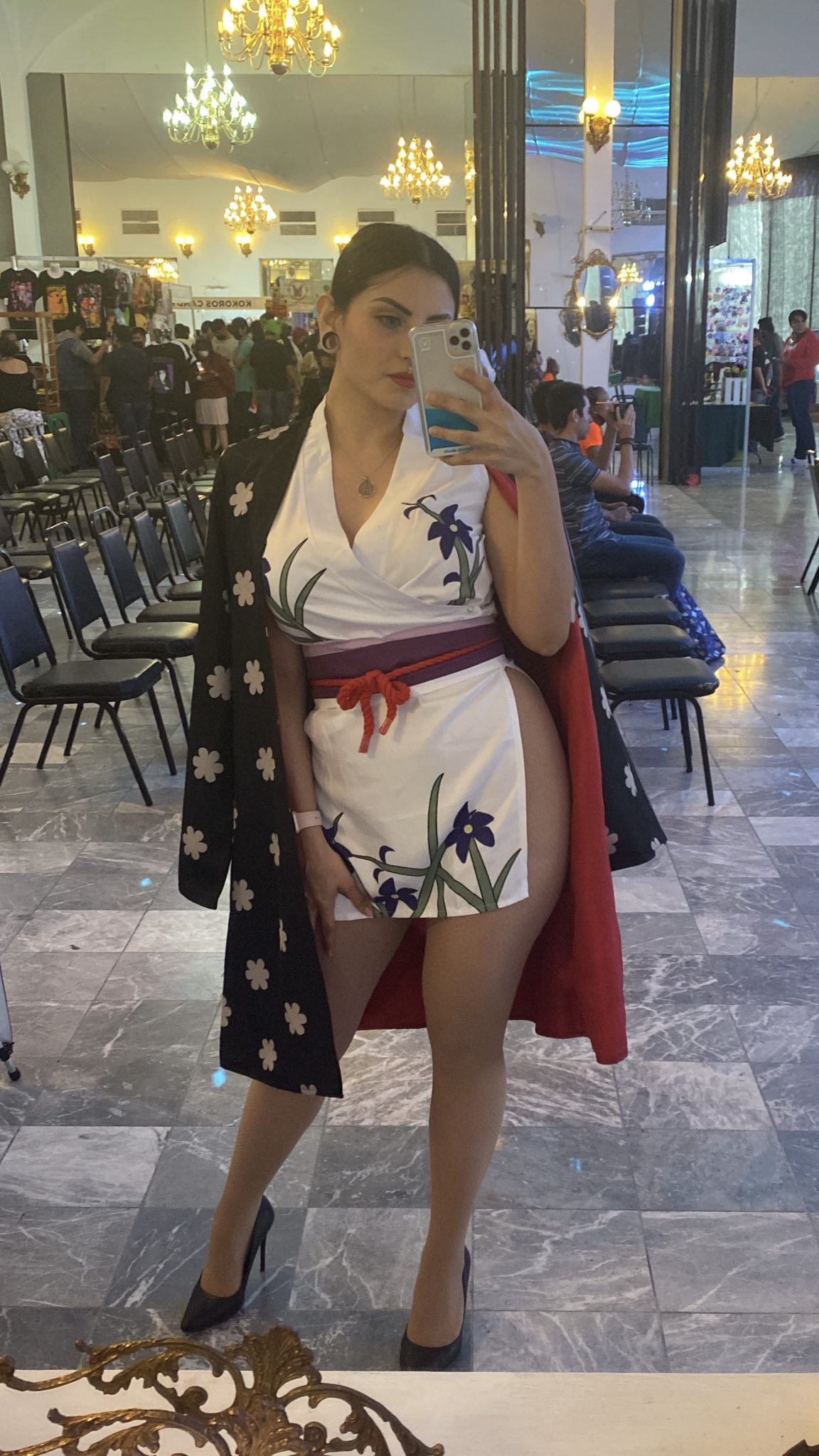 Daily Nico Robin on Twitter: "THREAD OF PEOPLE COSPLAYING ROBIN cr: @ButtercupCos https://t.co