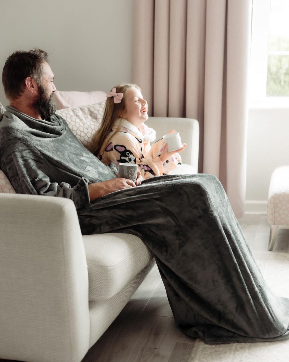 KittyZheng66's tweet photo. Richsun flannel hoodie let you enjoy a Happy Fmaily time..😘💘 
Richsun client’story share about their Happy family time:)
Puppy, Daddy, and happiest me!
Welcome to contact me get more, tks:)
# Wearable Blanket #Hoodie #relaxing #Happy Family time https://t.co/UtV5Fp4jHM