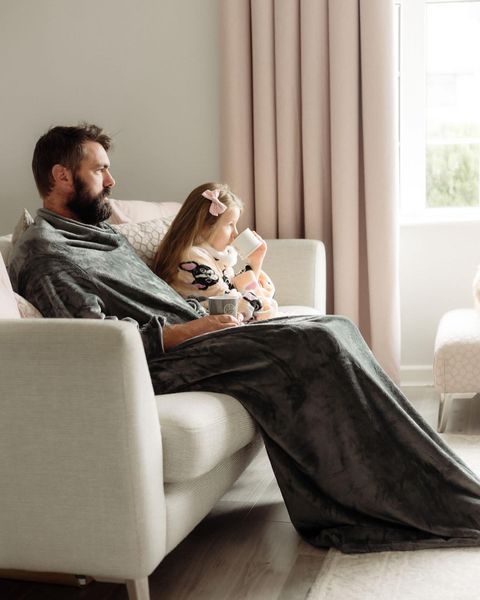 KittyZheng66's tweet photo. Richsun flannel hoodie let you enjoy a Happy Fmaily time..😘💘 
Richsun client’story share about their Happy family time:)
Puppy, Daddy, and happiest me!
Welcome to contact me get more, tks:)
# Wearable Blanket #Hoodie #relaxing #Happy Family time https://t.co/UtV5Fp4jHM
