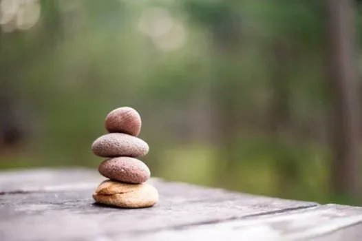 DTNEtiquette's tweet photo. I LOVE the calm that comes with stacking rocks...plus it's a test of your patience and determination! I keep a stack in my office to remind me of the importance of balance in my life! ~ #DTN #StackingRocks #Balance #PatienceRequired https://t.co/wVpIWXQ6Em
