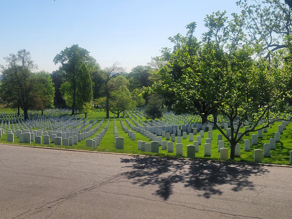 HatzOff2English's tweet photo. @PMSPelham at @ArlingtonNatl
@EDiscoveryTours @washingtondc  #DC2023 https://t.co/w0YnarbYsy