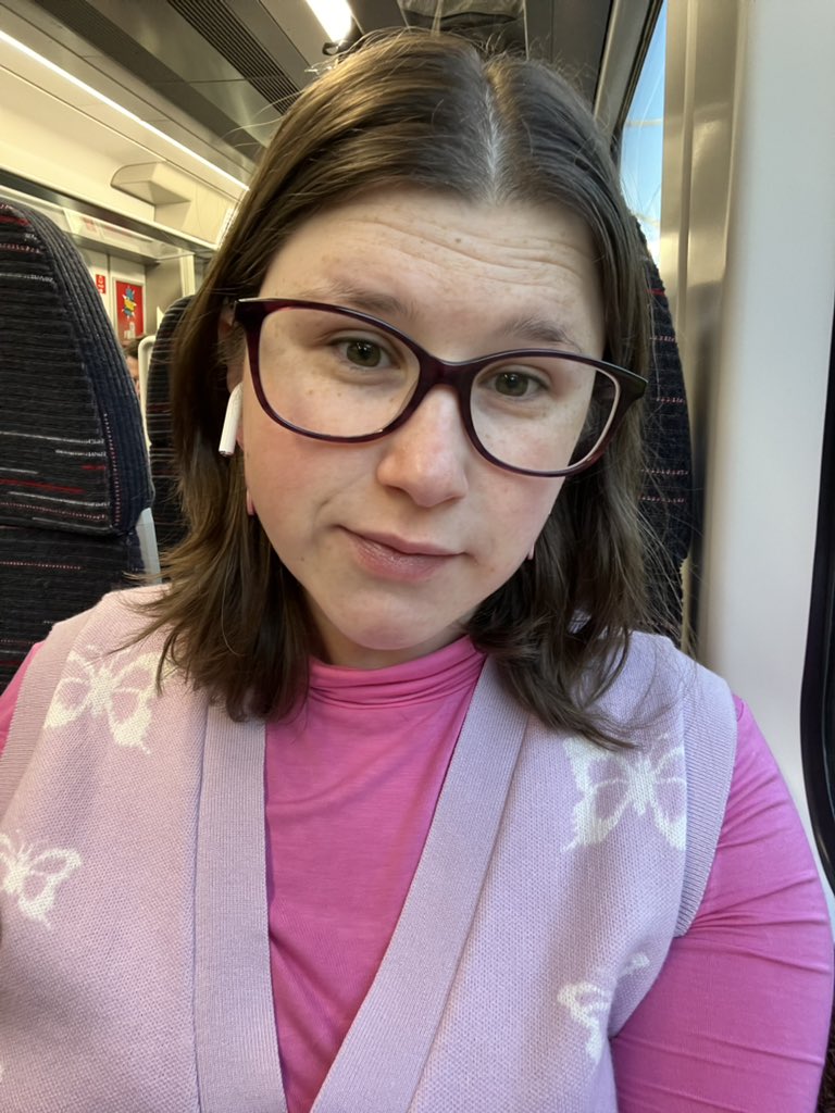 On my way to my first ever @LondonBookFair! Excited to be there as part of @thebookseller and @JobsinBooks team today. If you’re at #LBF23 and you see me, please say hello 💗