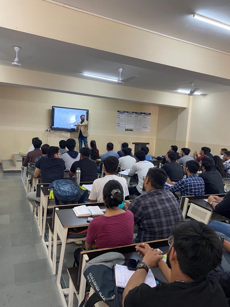 Kiet_edu's tweet image. On April 18, 2023, the Department of #Computer_Science_and_Engineering hosted an #alumni_interaction #session that was conducted by Mr. Neeraj, a member of the #CSE 2015 batch.
#kiet_group_of_institutions #KIETGZB #kietengineeringcollege #KIET #AKTU #AICTE #entrepreneurship