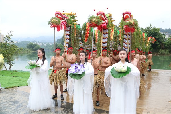 LiveinGuizhou's tweet photo. #Pingtang County's water-dragon dance is over 600 years old and was listed as Guizhou's provincial intangible #cultural #heritage in 2019.👏👏

📷 by Xinhua News

#Guizhou #China #sports https://t.co/fLu9yeYq85