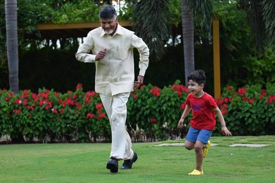 murthyscribe's tweet photo. I wish you the best on your special day @ncbn sir. Happy 21st !  తెలుగుదేశాధినేత, మాజీ ముఖ్యమంత్రి శ్రీ చంద్రబాబు నాయుడు గారికి హృదయపూర్వక జన్మదిన శుభాకాంక్షలు .#HBDTeluguPrideCBN https://t.co/xA3lEhD0IF