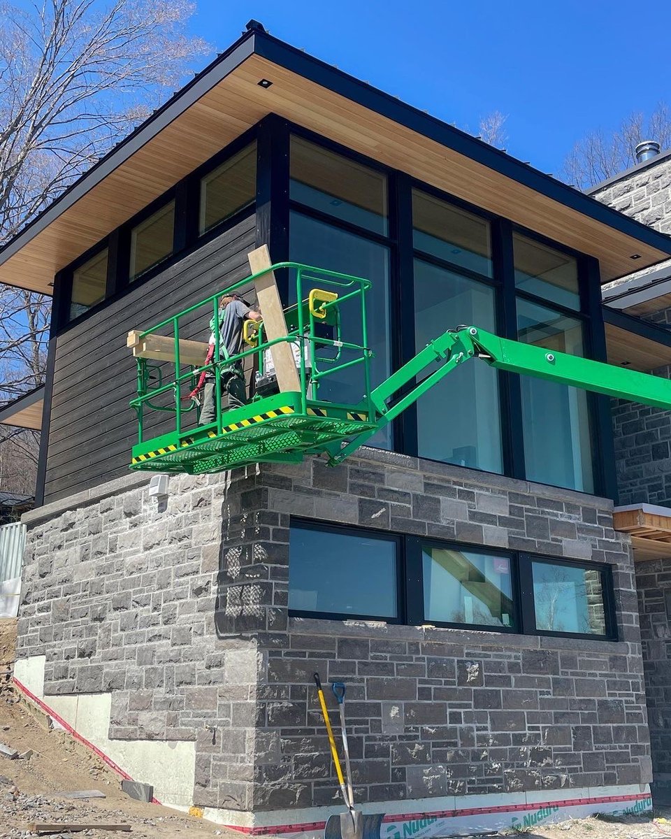LoewenWindows's tweet photo. Looking fabulous in Midland!
Repost• #ihdbuild
Exterior Angles
•
#loewenwindows #cabininthewoods #cabinlife #cabins #interiordetails #details #dreamhome #dreamhomegoals #georgianbay #georgianbaylife #nature #muskoka #designbuild #muskoka #exteriordesign #custombuilders https://t.co/FPrbTgD5dy