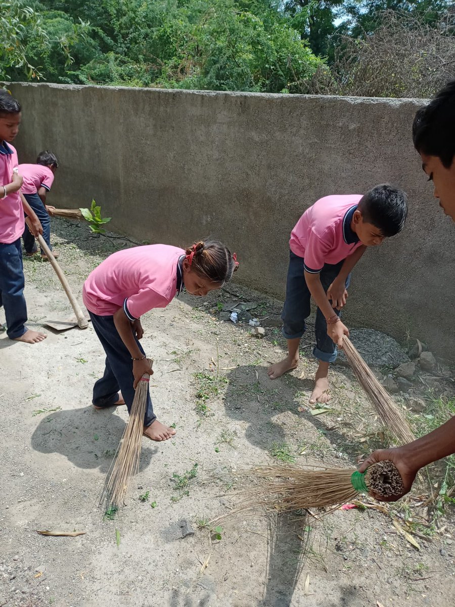 Under the "Clean Village" campaign of SBM-G, Gujarat This work is done in the Hamapar village of Dhrol Block in the Jamnagar district.
#SWACHHBHARAT #ODFPLUS #CLEANVILLAGE <a href="/crdgujarat1/">Commissionerate of Rural Development,Gujarat</a> <a href="/PMOIndia/">PMO India</a> <a href="/cmoguj/">CMO Gujarat</a> <a href="/RaghavjiPatel/">Raghavji Patel</a> <a href="/SBMR_Gujarat/">Swachh Bharat Mission- Gramin, Gujarat</a> <a href="/InfoGujarat/">Gujarat Information</a> @AssComSBM