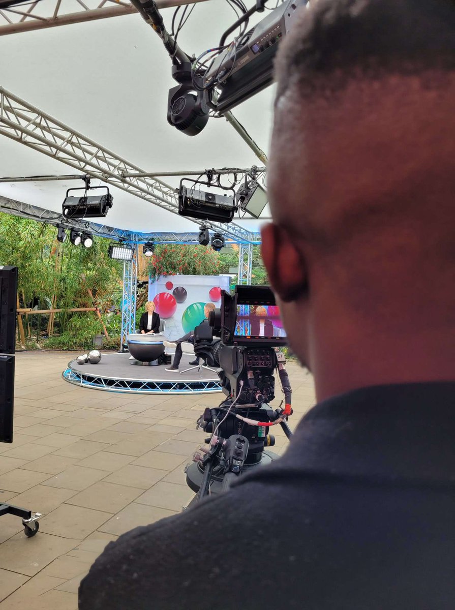 initcreative1's tweet photo. 🎥🌟An incredible day filming the Snooker World Championships! 🌍🏆 Great to be working alongside the BBC team to cover the World Disability Day in collaboration with WDBS. 🙌#SnookerWorldChampionships #Sheffield #BBC #WorldDisabilityDay #WDBS #InclusiveSports #BreakingBarriers https://t.co/Z9IP5NX3WJ