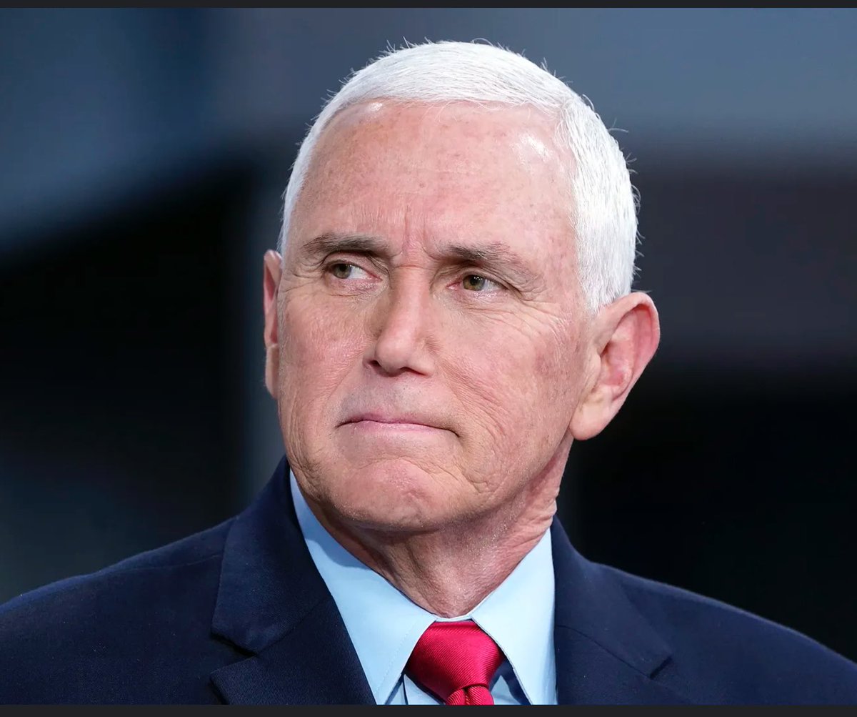 skipvon's tweet image. Weird coincidence.