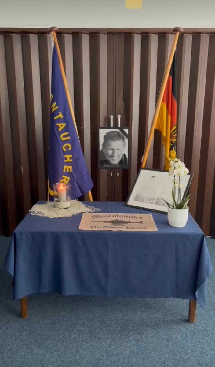 Es ist ein trauriger Tag heute. Wir geben Sven Tesch -772- sein letztes Geleit. 
Die ganze Woche schönes Wetter und windstill. Heute 30 Knoten Ostwind, sein Lieblingswetter zum kiten.
Komm gut rüber, Sven 😞🙏🕯️