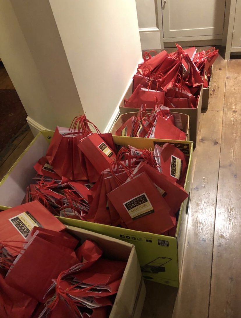 corsham10k's tweet photo. Goody bags all ready for the 2k runners! Thanks to @SRGCorsham Barnet Bros, @MarshfieldIces @corshamprint, If the Shoe Fits #localbusiness #corsham https://t.co/pQdLHUAQUy