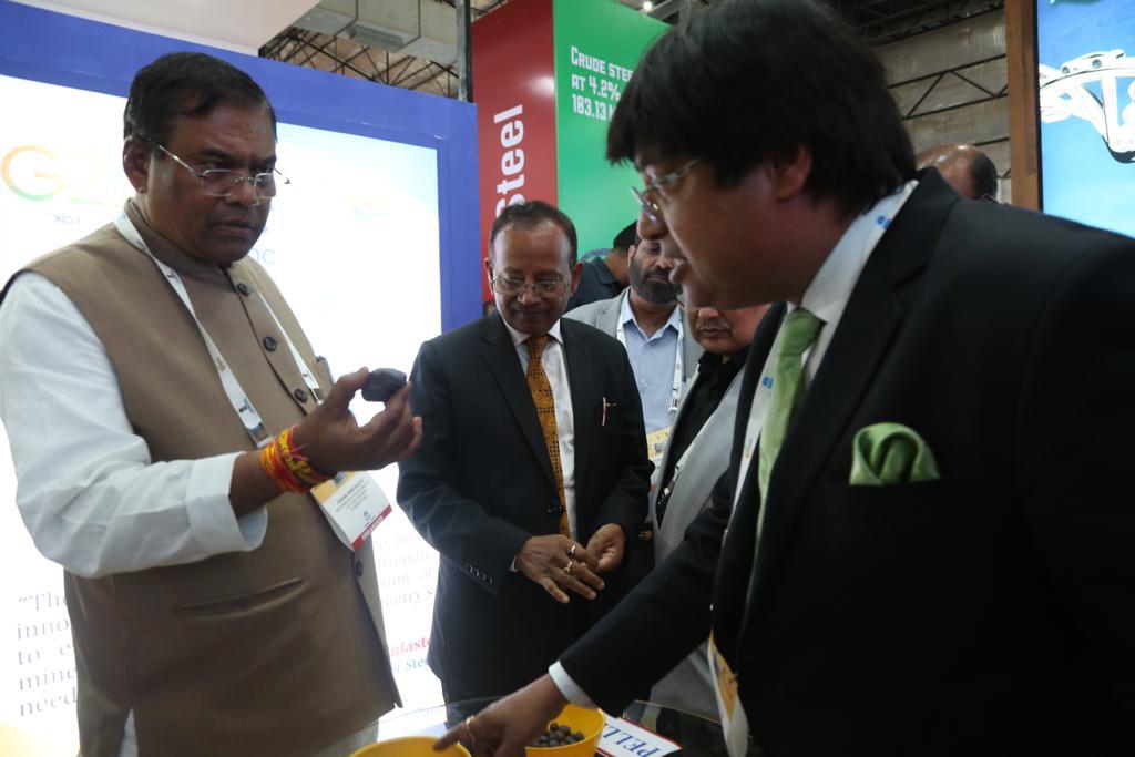 nmdclimited's tweet image. Shri Faggan Singh Kulaste, Honourable Minister of State for Steel inaugurated #IndiaSteel2023 and visited the NMDC pavilion along with Senior Officials of the Ministry of Steel and Shri Amitava Mukherjee, CMD (Additional Charge) NMDC.
#NMDC #IndiaSteel2023