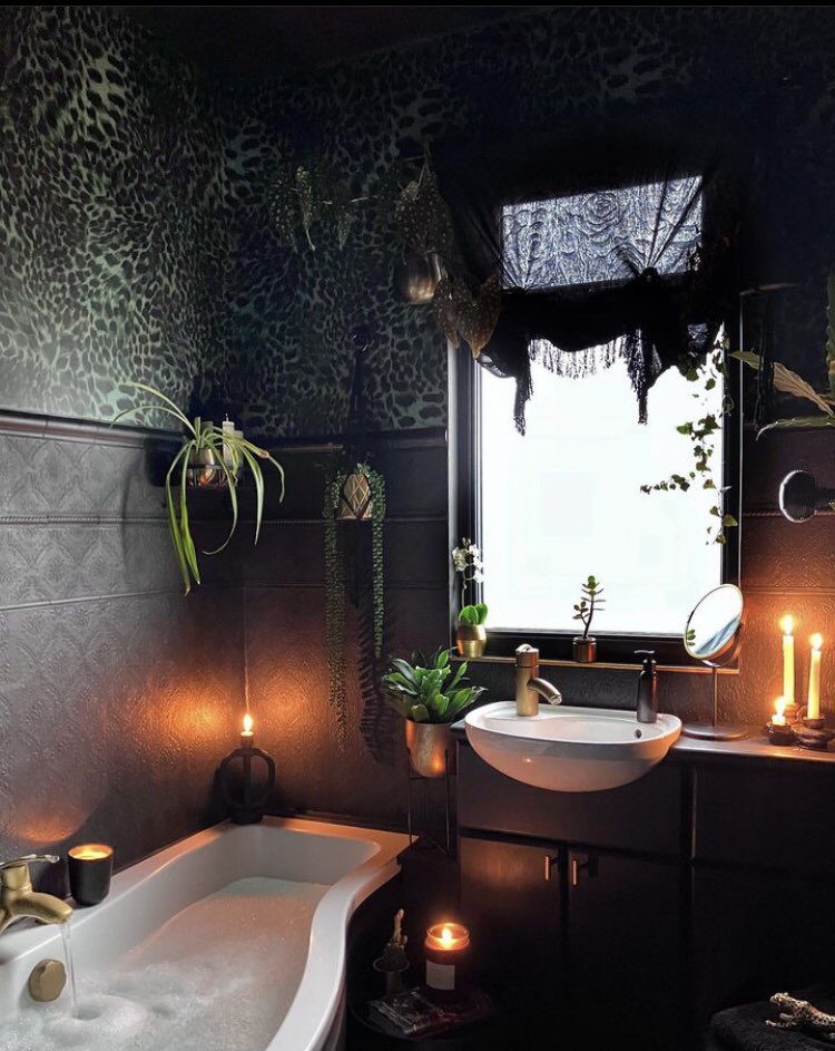 Boldness and versatility - love this use of <a href="/AnaglyptaUK/">Anaglypta</a> Dryden pattern used in a bathroom, prepared right it’s been applied over the old tiles to create this wonderful eclectic space.