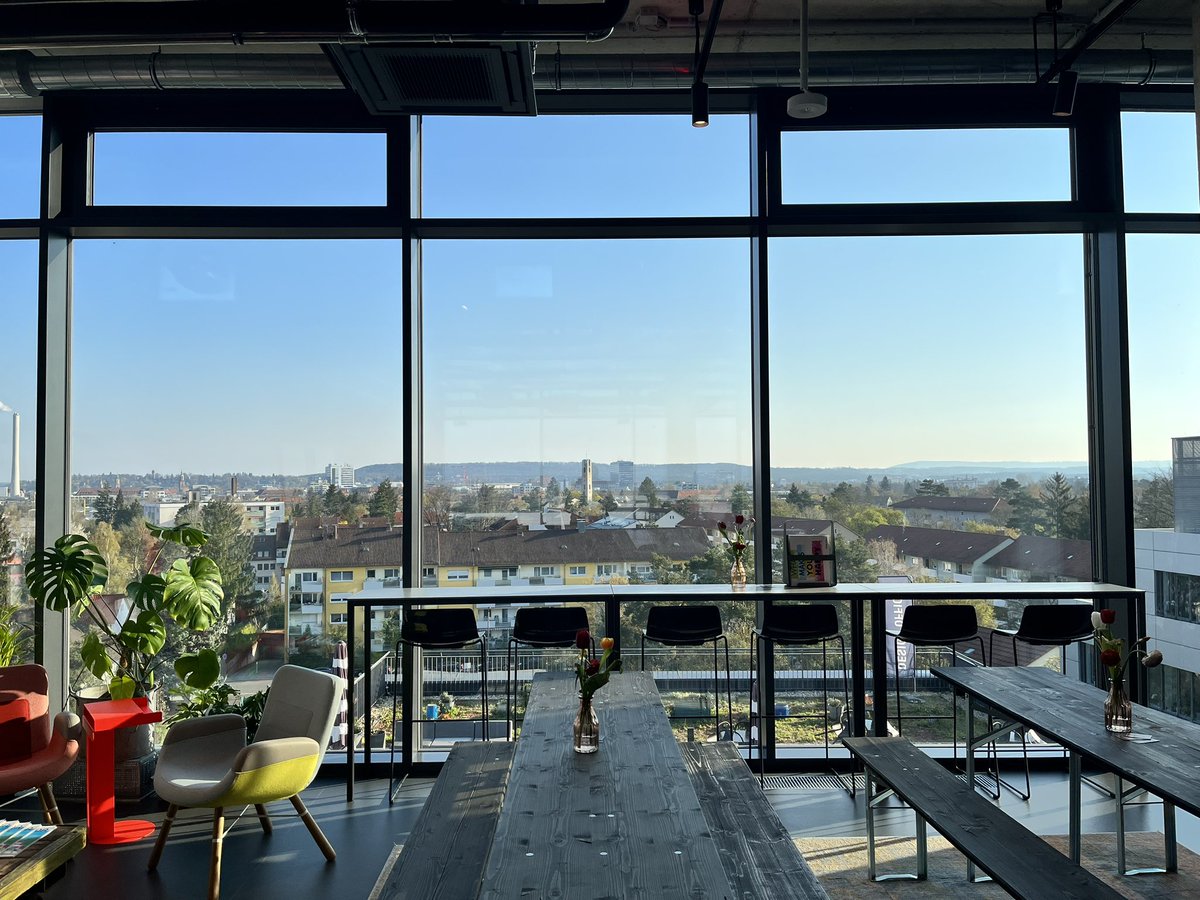 wolkencode's tweet photo. What a view! 🥰 Today I‘m working from #DesignOffices in Erlangen. And later in the evening I join a regional meetup hosted by @inovexgmbh. Finally meeting @MsAennaBanaena again 😍 https://t.co/f8g4AtMeW9