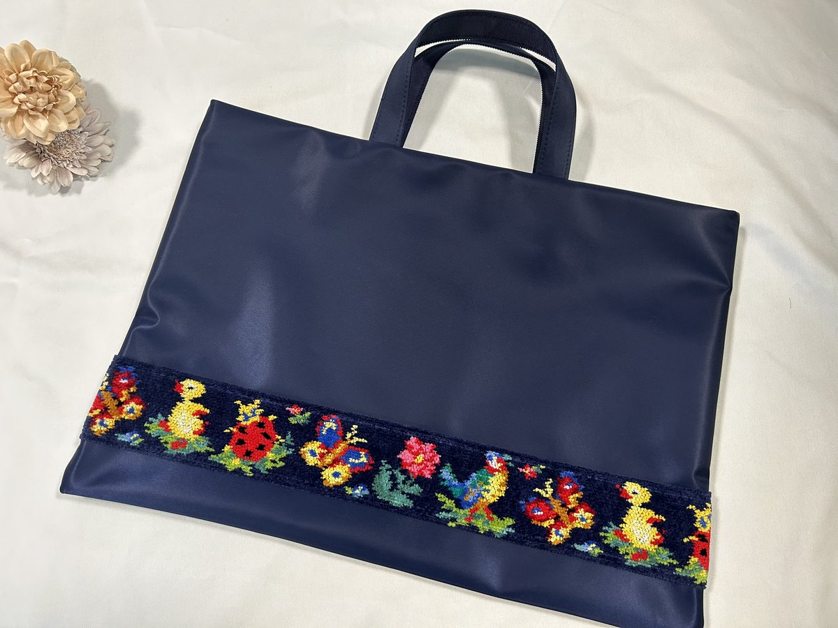 mikumayutan's tweet photo. #veryweb の先行発売で購入した、学校フェイラーのトート本日届きました✨去年すぐ売れて買えなかったから嬉しい😆

保育園通学、レッスンバッグ、マザーズバッグとしても使えそう✨早速、ワークマンのコーデと合わせてみました。
※ #学校フェイラー　の公式発売日は明日らしいです。公式LINEより👍 https://t.co/aI0vJUKdOv