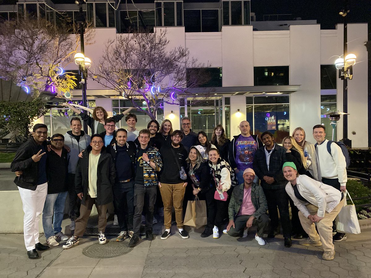 The grand finale! The <a href="/Snapchat/">Snapchat</a> Partner Summit may be over, but these friendships will keep on lasting! It was a great day and night hanging with this fun and amazing Snap AR community and members  of the <a href="/SnapAR/">Snap AR</a> team! Safe travels back everyone!
